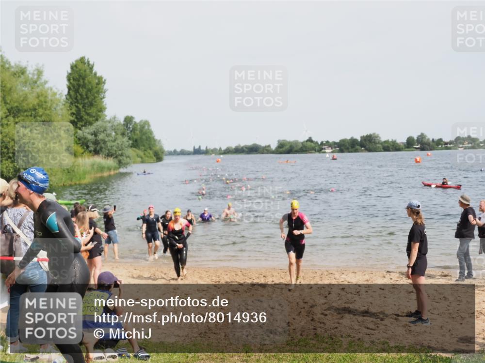 21.06.2025 - 27. Vierlanden-Triathlon MichiJ http://msf.ph/oto/8014936 15.06.2026 10:16:19 Schwimmen 477, 489, 494, 523, 526, 611, 634 meine-sportfotos.de