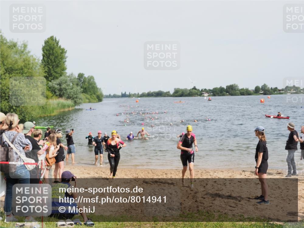 21.06.2025 - 27. Vierlanden-Triathlon MichiJ http://msf.ph/oto/8014941 15.06.2026 10:16:19 Schwimmen 477, 489, 494, 523, 526, 611, 634 meine-sportfotos.de