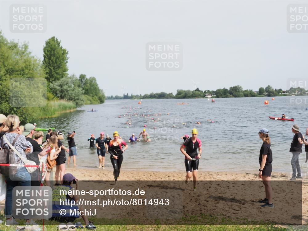 21.06.2025 - 27. Vierlanden-Triathlon MichiJ http://msf.ph/oto/8014943 15.06.2026 10:16:19 Schwimmen 477, 489, 494, 523, 526, 611, 634 meine-sportfotos.de