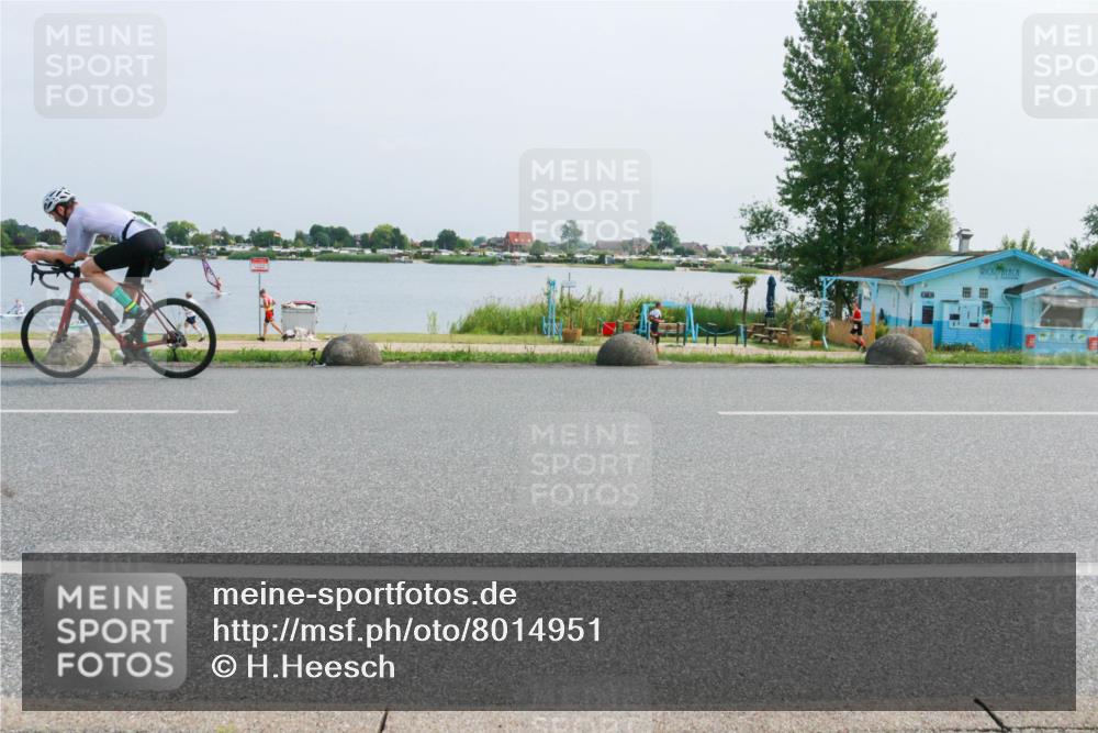 21.06.2025 - 27. Vierlanden-Triathlon H.Heesch http://msf.ph/oto/8014951 15.06.2025 11:51:37 Radfahren 728, 824, 952, 958 meine-sportfotos.de