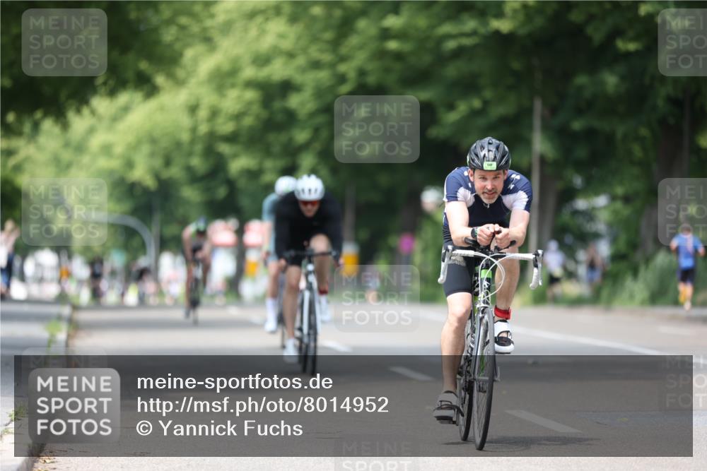 15.06.2025 - 7 Türme Triathlon Yannick Fuchs http://msf.ph/oto/8014952 15.06.2025 13:28:24 Radfahren 597, 649, 740, 792 meine-sportfotos.de