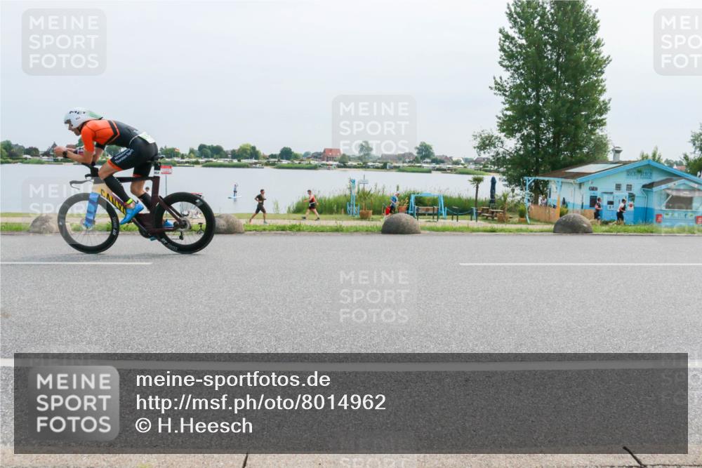 15.06.2025 - 27. Vierlanden-Triathlon H.Heesch http://msf.ph/oto/8014962 15.06.2025 11:12:18 Radfahren 235, 474, 574, 854 meine-sportfotos.de