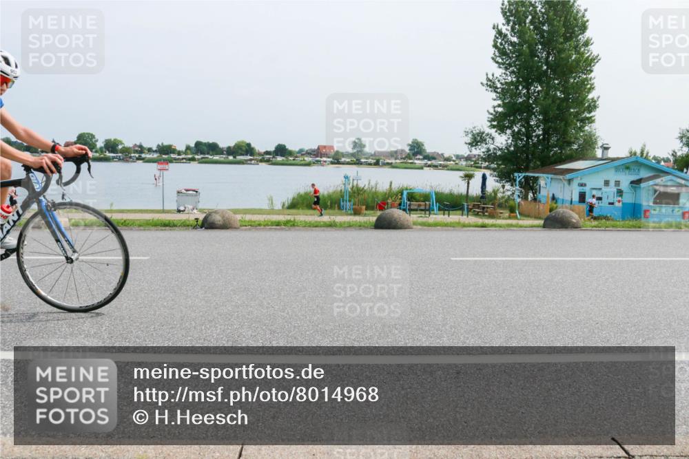 21.06.2025 - 27. Vierlanden-Triathlon H.Heesch http://msf.ph/oto/8014968 15.06.2025 11:51:40 Radfahren 728, 824, 952, 958 meine-sportfotos.de