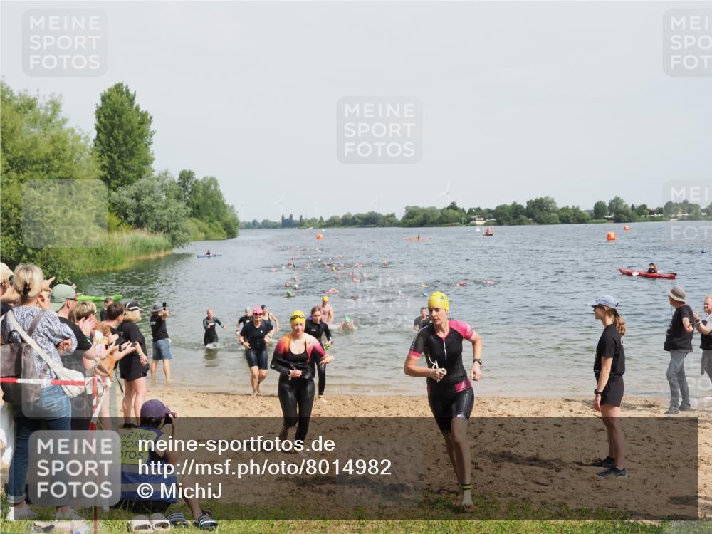 21.06.2025 - 27. Vierlanden-Triathlon MichiJ http://msf.ph/oto/8014982 15.06.2026 10:16:20 Schwimmen 477, 487, 489, 494, 523, 526, 611, 634 meine-sportfotos.de