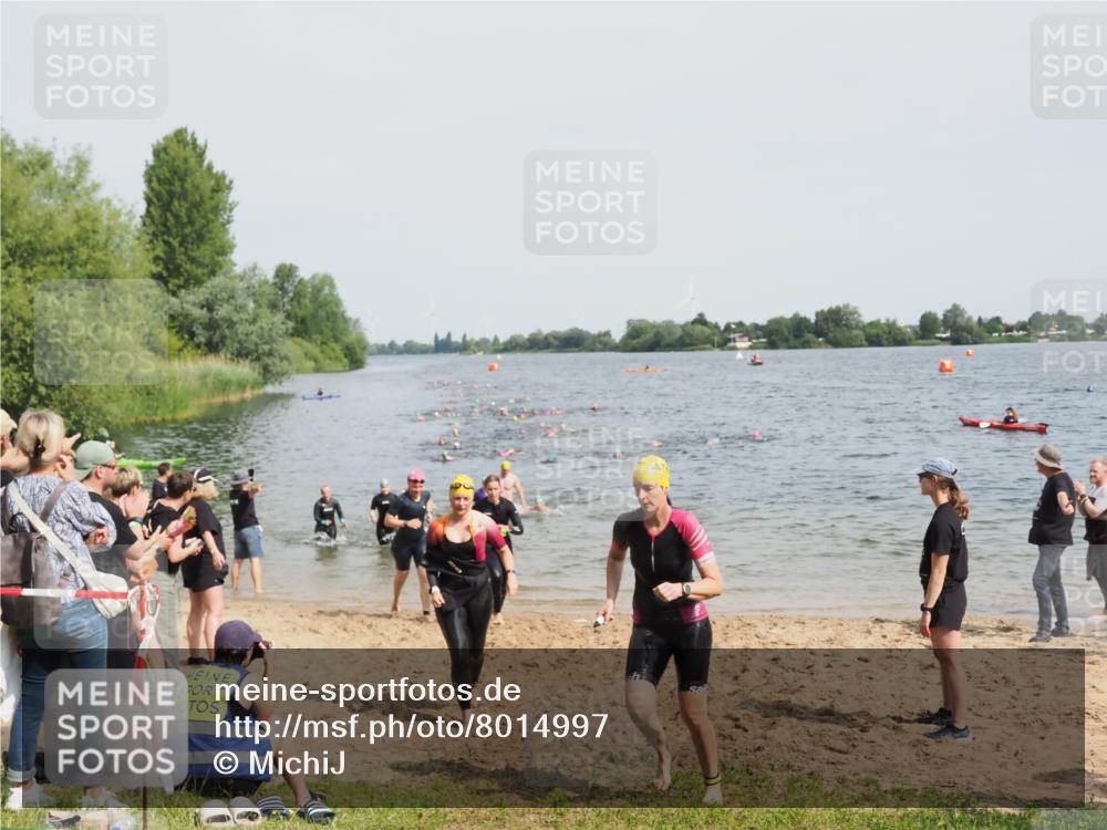 21.06.2025 - 27. Vierlanden-Triathlon MichiJ http://msf.ph/oto/8014997 15.06.2026 10:16:21 Schwimmen 477, 487, 489, 494, 499, 523, 526, 574, 611, 614, 634 meine-sportfotos.de