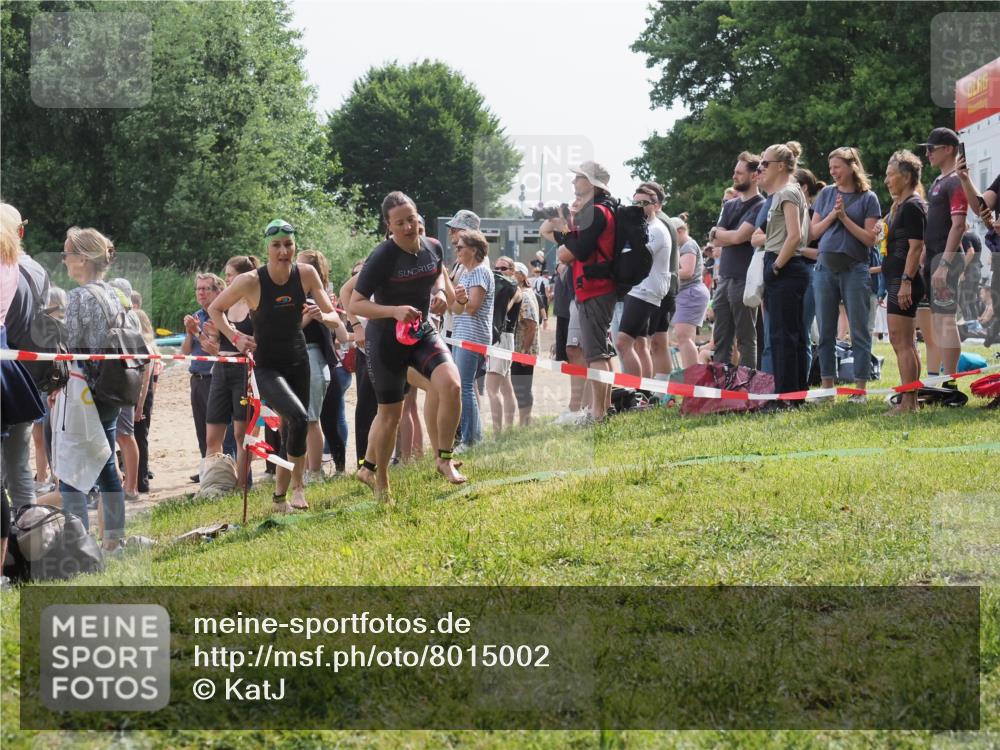 15.06.2025 - 27. Vierlanden-Triathlon KatJ http://msf.ph/oto/8015002 15.06.2025 10:15:25 Schwimmen 507, 542, 554, 555, 579, 613, 631 meine-sportfotos.de