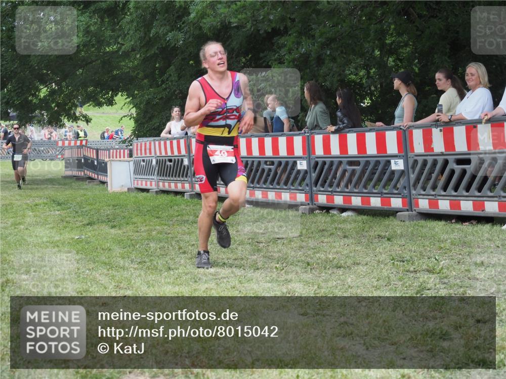 21.06.2025 - 27. Vierlanden-Triathlon KatJ http://msf.ph/oto/8015042 15.06.2025 13:13:09 Ziel 49, 677 meine-sportfotos.de