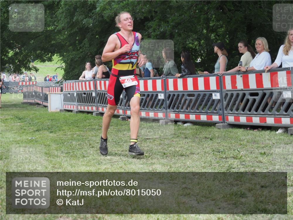 21.06.2025 - 27. Vierlanden-Triathlon KatJ http://msf.ph/oto/8015050 15.06.2025 13:13:09 Ziel 49, 677 meine-sportfotos.de