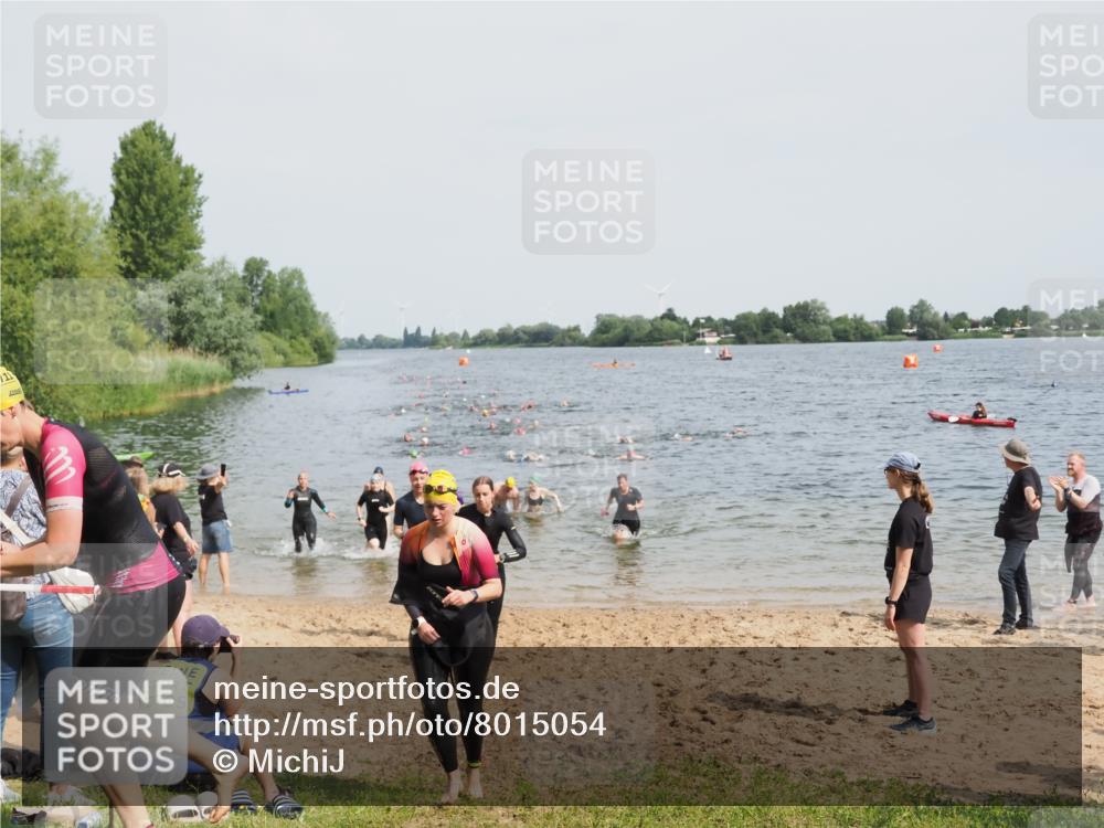 21.06.2025 - 27. Vierlanden-Triathlon MichiJ http://msf.ph/oto/8015054 15.06.2026 10:16:22 Schwimmen 477, 487, 489, 494, 499, 523, 526, 574, 611, 614, 634 meine-sportfotos.de