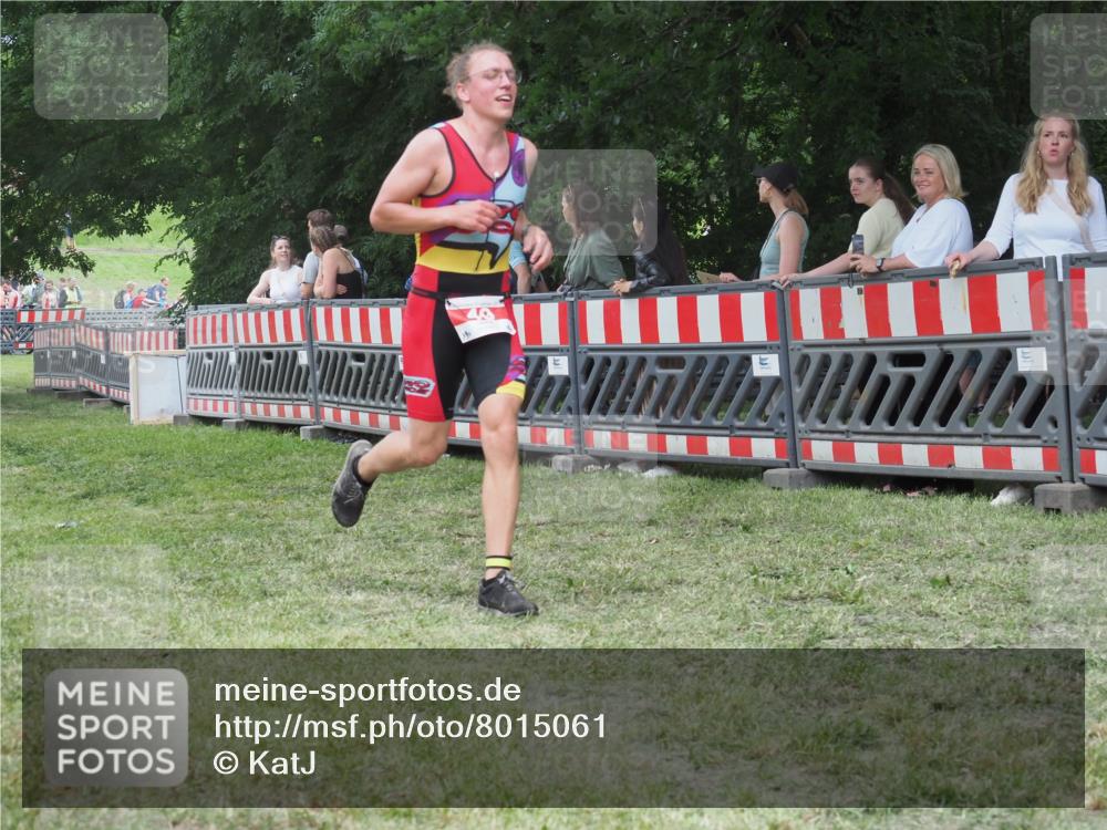 21.06.2025 - 27. Vierlanden-Triathlon KatJ http://msf.ph/oto/8015061 15.06.2025 13:13:09 Ziel 49, 677 meine-sportfotos.de