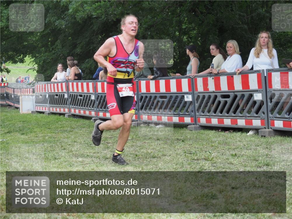 21.06.2025 - 27. Vierlanden-Triathlon KatJ http://msf.ph/oto/8015071 15.06.2025 13:13:09 Ziel 49, 677 meine-sportfotos.de