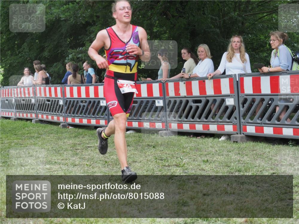 21.06.2025 - 27. Vierlanden-Triathlon KatJ http://msf.ph/oto/8015088 15.06.2025 13:13:10 Ziel 49, 677 meine-sportfotos.de