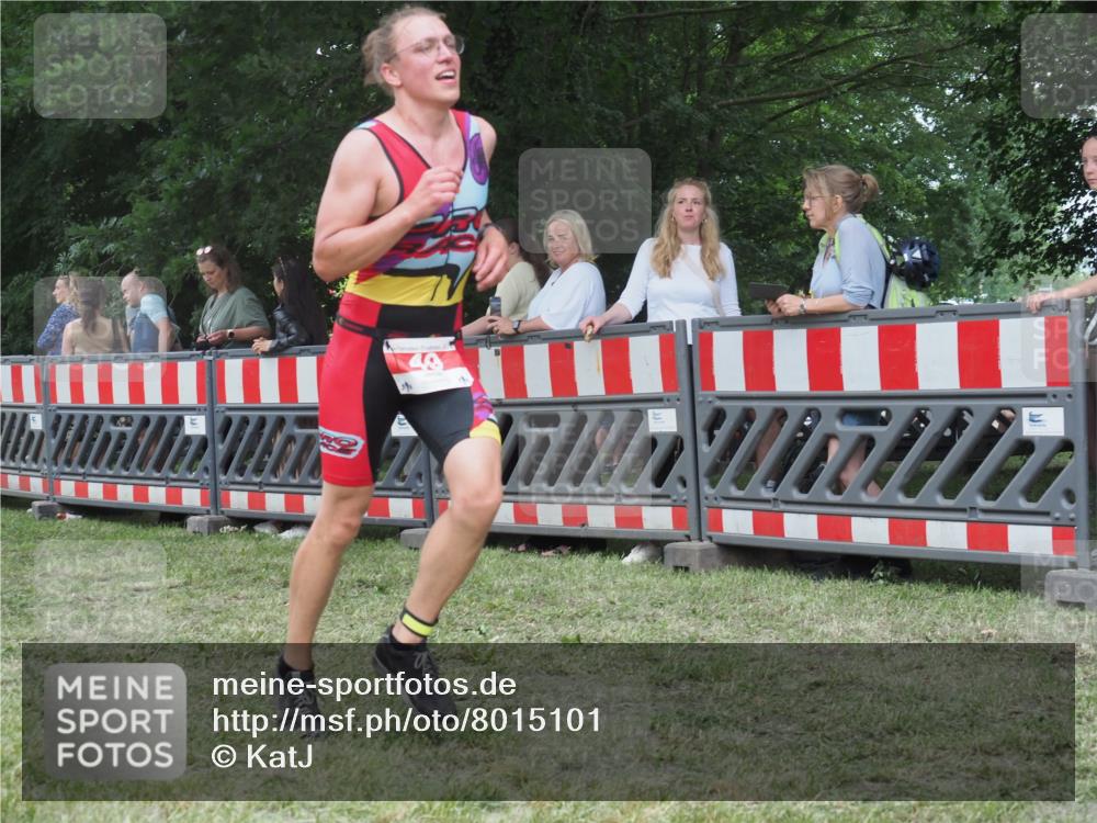 21.06.2025 - 27. Vierlanden-Triathlon KatJ http://msf.ph/oto/8015101 15.06.2025 13:13:10 Ziel 49, 677 meine-sportfotos.de
