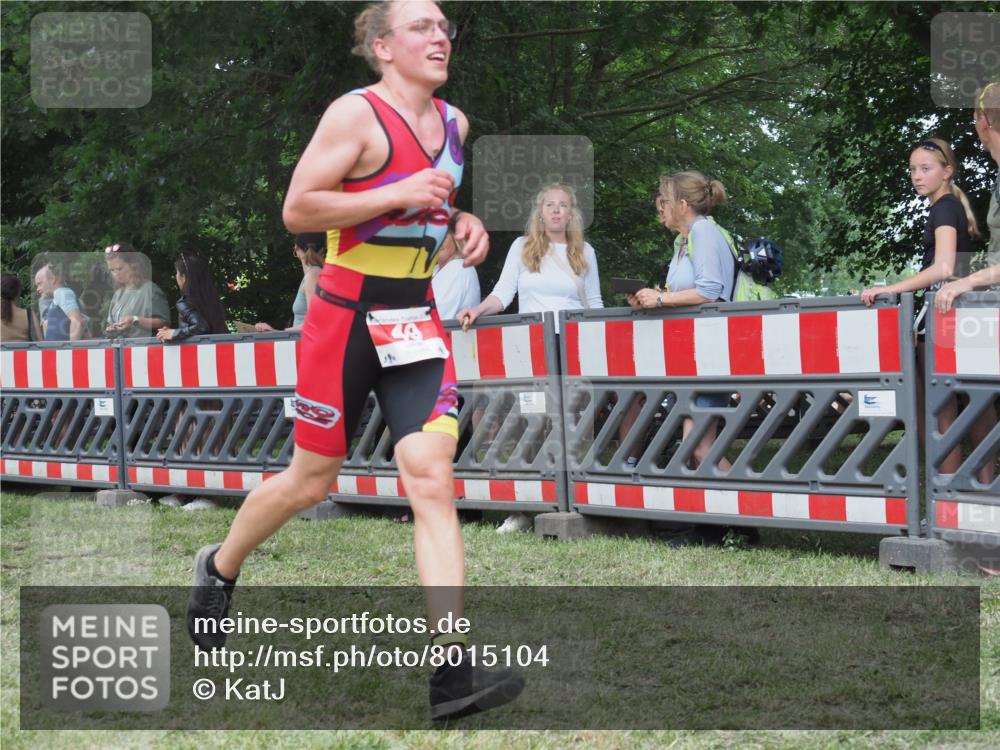21.06.2025 - 27. Vierlanden-Triathlon KatJ http://msf.ph/oto/8015104 15.06.2025 13:13:10 Ziel 49, 677 meine-sportfotos.de