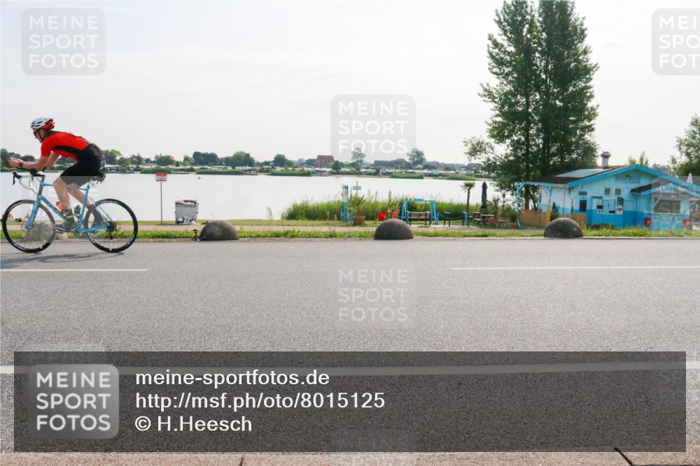15.06.2025 - 27. Vierlanden-Triathlon H.Heesch http://msf.ph/oto/8015125 15.06.2025 09:04:58 Radfahren 82 meine-sportfotos.de
