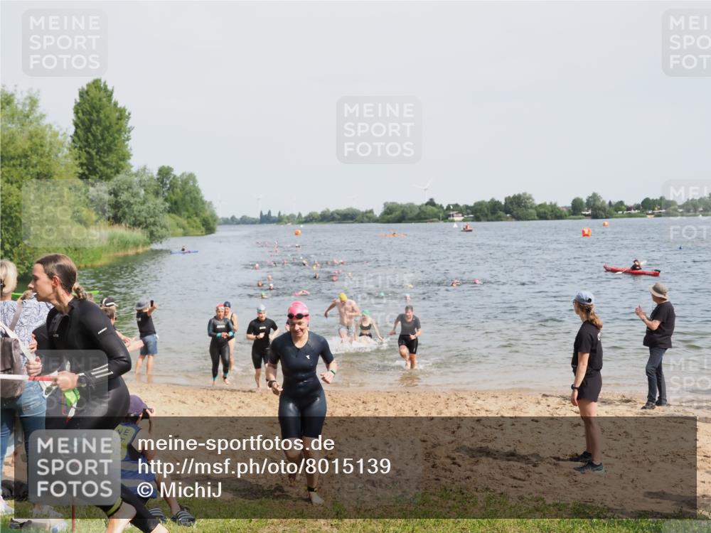 21.06.2025 - 27. Vierlanden-Triathlon MichiJ http://msf.ph/oto/8015139 15.06.2026 10:16:25 Schwimmen 477, 487, 491, 494, 499, 523, 526, 549, 574, 611, 614, 634 meine-sportfotos.de