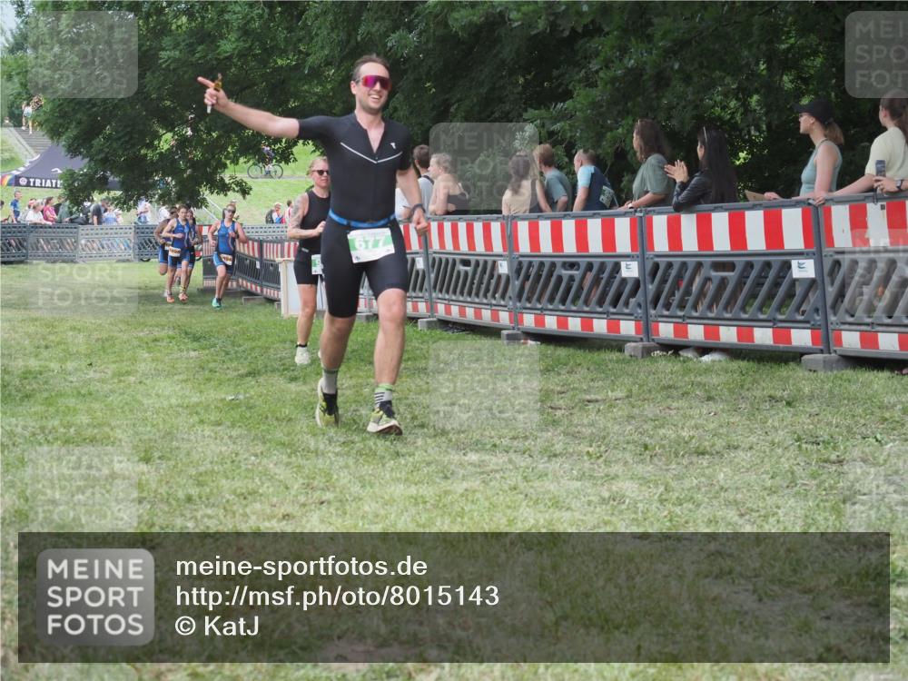 21.06.2025 - 27. Vierlanden-Triathlon KatJ http://msf.ph/oto/8015143 15.06.2025 13:13:14 Ziel 677, 761 meine-sportfotos.de