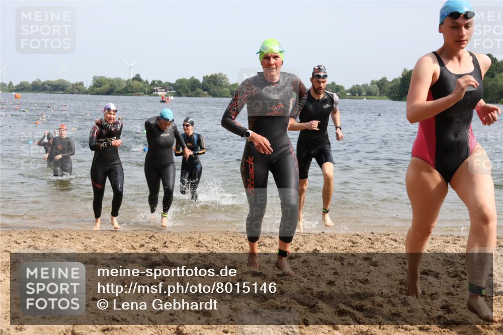 15.06.2025 - 27. Vierlanden-Triathlon Lena Gebhardt http://msf.ph/oto/8015146 15.06.2025 10:14:53 Schwimmen 476, 521, 525, 528, 546, 559, 570, 592, 593, 605, 608, 1397 meine-sportfotos.de