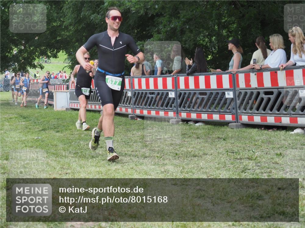 21.06.2025 - 27. Vierlanden-Triathlon KatJ http://msf.ph/oto/8015168 15.06.2025 13:13:15 Ziel 677, 723, 761 meine-sportfotos.de