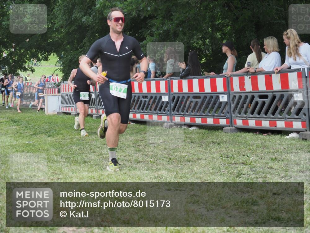 21.06.2025 - 27. Vierlanden-Triathlon KatJ http://msf.ph/oto/8015173 15.06.2025 13:13:15 Ziel 677, 723, 761 meine-sportfotos.de