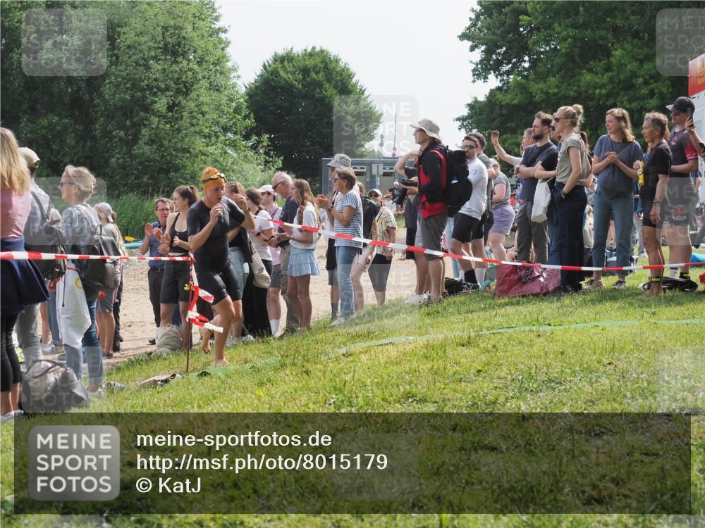 15.06.2025 - 27. Vierlanden-Triathlon KatJ http://msf.ph/oto/8015179 15.06.2025 10:15:29 Schwimmen 508, 542, 554, 579, 613, 620, 631 meine-sportfotos.de