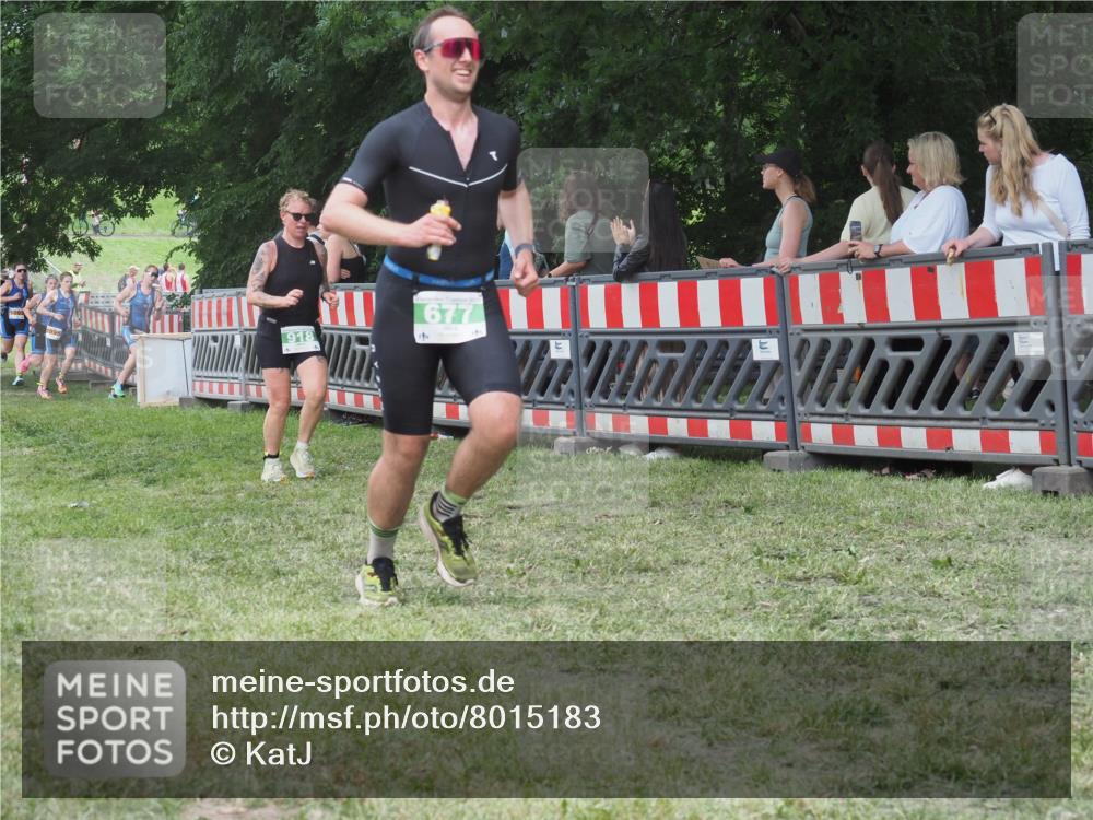 21.06.2025 - 27. Vierlanden-Triathlon KatJ http://msf.ph/oto/8015183 15.06.2025 13:13:15 Ziel 677, 723, 761 meine-sportfotos.de