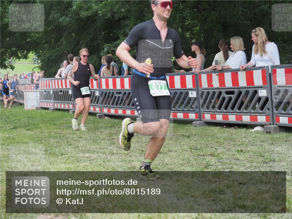 21.06.2025 - 27. Vierlanden-Triathlon KatJ http://msf.ph/oto/8015189 15.06.2025 13:13:15 Ziel 677, 723, 761 meine-sportfotos.de