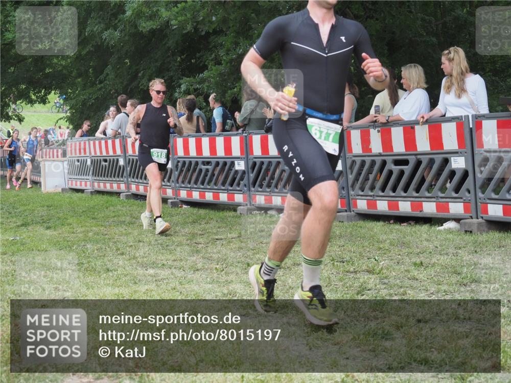 21.06.2025 - 27. Vierlanden-Triathlon KatJ http://msf.ph/oto/8015197 15.06.2025 13:13:15 Ziel 677, 723, 761 meine-sportfotos.de