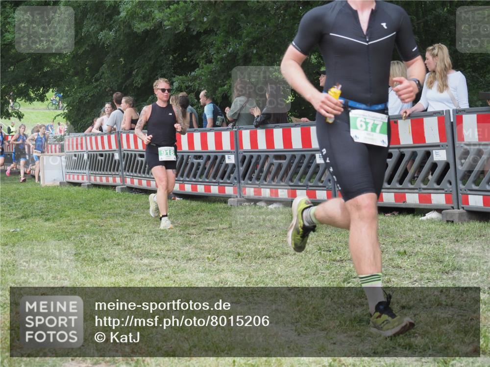 21.06.2025 - 27. Vierlanden-Triathlon KatJ http://msf.ph/oto/8015206 15.06.2025 13:13:15 Ziel 677, 723, 761 meine-sportfotos.de