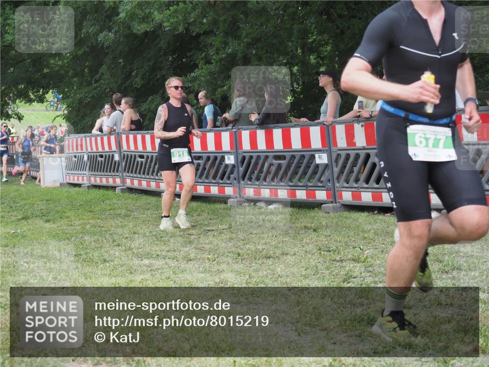 21.06.2025 - 27. Vierlanden-Triathlon KatJ http://msf.ph/oto/8015219 15.06.2025 13:13:16 Ziel 677, 723, 761 meine-sportfotos.de