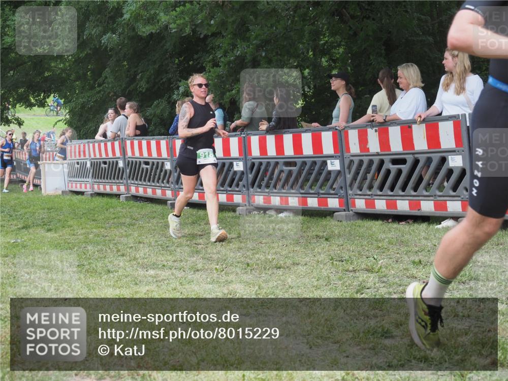 21.06.2025 - 27. Vierlanden-Triathlon KatJ http://msf.ph/oto/8015229 15.06.2025 13:13:16 Ziel 677, 723, 761 meine-sportfotos.de