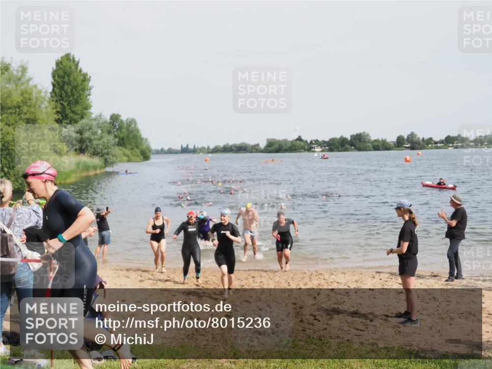 21.06.2025 - 27. Vierlanden-Triathlon MichiJ http://msf.ph/oto/8015236 15.06.2026 10:16:26 Schwimmen 477, 487, 491, 494, 499, 523, 526, 549, 574, 614, 634 meine-sportfotos.de