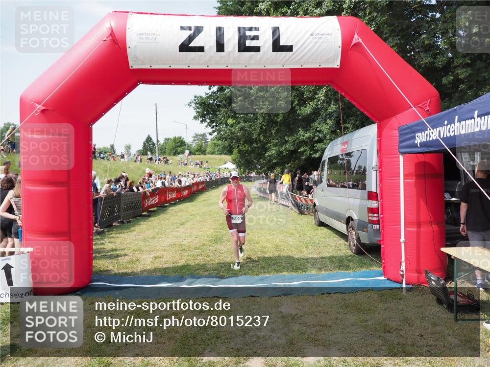21.06.2025 - 27. Vierlanden-Triathlon MichiJ http://msf.ph/oto/8015237 15.06.2026 11:32:00 Ziel 399 meine-sportfotos.de