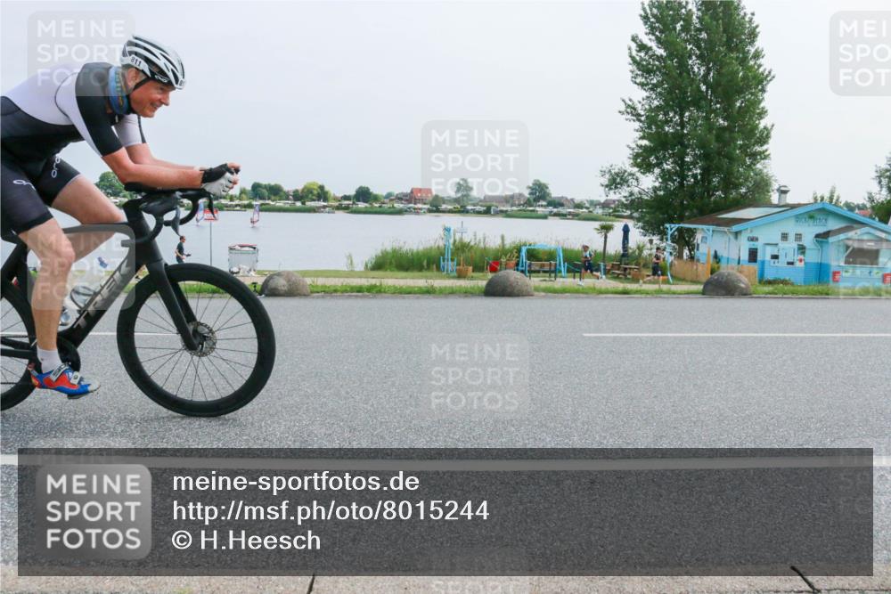 21.06.2025 - 27. Vierlanden-Triathlon H.Heesch http://msf.ph/oto/8015244 15.06.2025 11:53:06 Radfahren 801, 811 meine-sportfotos.de