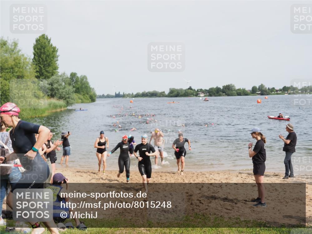 21.06.2025 - 27. Vierlanden-Triathlon MichiJ http://msf.ph/oto/8015248 15.06.2026 10:16:27 Schwimmen 477, 487, 491, 494, 499, 523, 526, 549, 574, 614, 634 meine-sportfotos.de