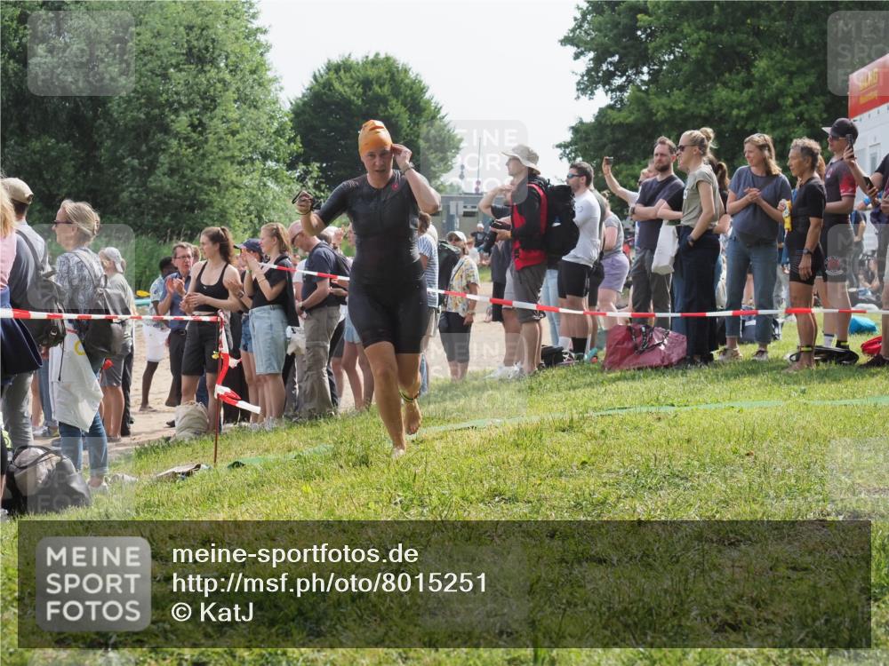 15.06.2025 - 27. Vierlanden-Triathlon KatJ http://msf.ph/oto/8015251 15.06.2025 10:15:31 Schwimmen 508, 511, 542, 554, 579, 613, 620, 631 meine-sportfotos.de