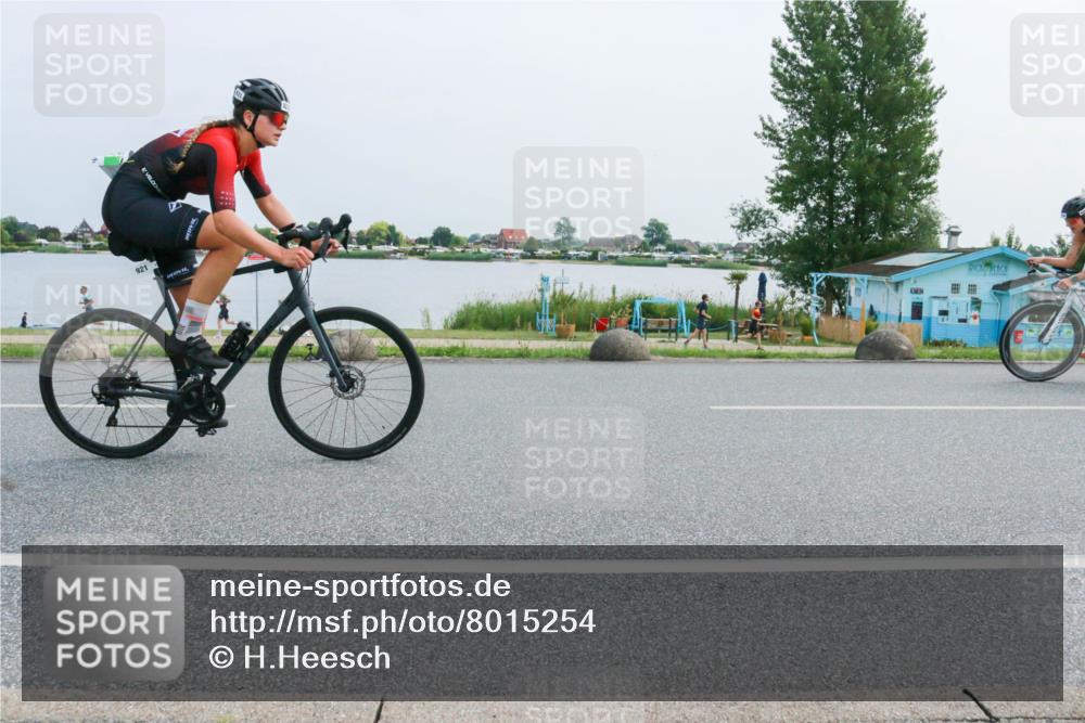 21.06.2025 - 27. Vierlanden-Triathlon H.Heesch http://msf.ph/oto/8015254 15.06.2025 11:53:11 Radfahren 687, 921, 934 meine-sportfotos.de