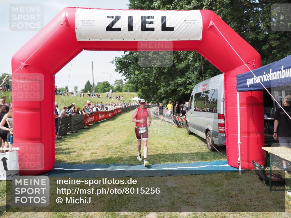 21.06.2025 - 27. Vierlanden-Triathlon MichiJ http://msf.ph/oto/8015256 15.06.2026 11:32:00 Ziel 399 meine-sportfotos.de