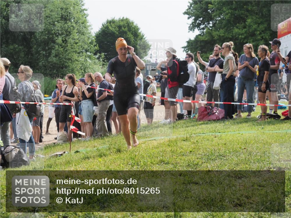 15.06.2025 - 27. Vierlanden-Triathlon KatJ http://msf.ph/oto/8015265 15.06.2025 10:15:31 Schwimmen 508, 511, 542, 554, 579, 613, 620, 631 meine-sportfotos.de