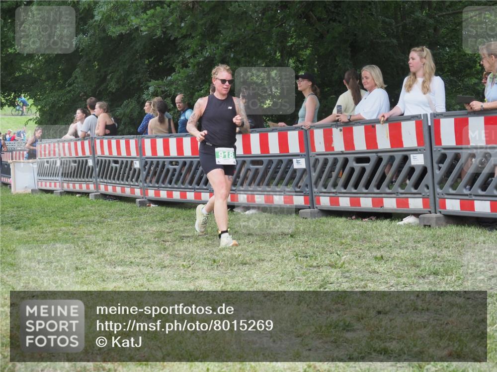 21.06.2025 - 27. Vierlanden-Triathlon KatJ http://msf.ph/oto/8015269 15.06.2025 13:13:16 Ziel 677, 723, 761 meine-sportfotos.de