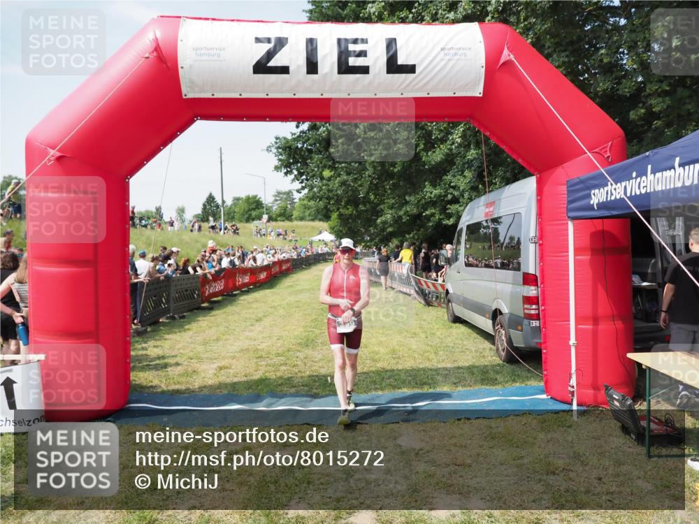 21.06.2025 - 27. Vierlanden-Triathlon MichiJ http://msf.ph/oto/8015272 15.06.2026 11:32:00 Ziel 399 meine-sportfotos.de