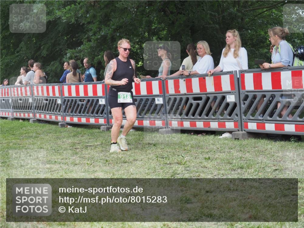 21.06.2025 - 27. Vierlanden-Triathlon KatJ http://msf.ph/oto/8015283 15.06.2025 13:13:16 Ziel 677, 723, 761 meine-sportfotos.de