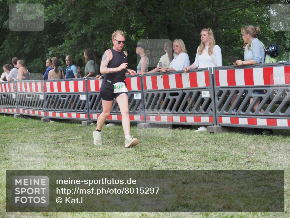 21.06.2025 - 27. Vierlanden-Triathlon KatJ http://msf.ph/oto/8015297 15.06.2025 13:13:16 Ziel 677, 723, 761 meine-sportfotos.de