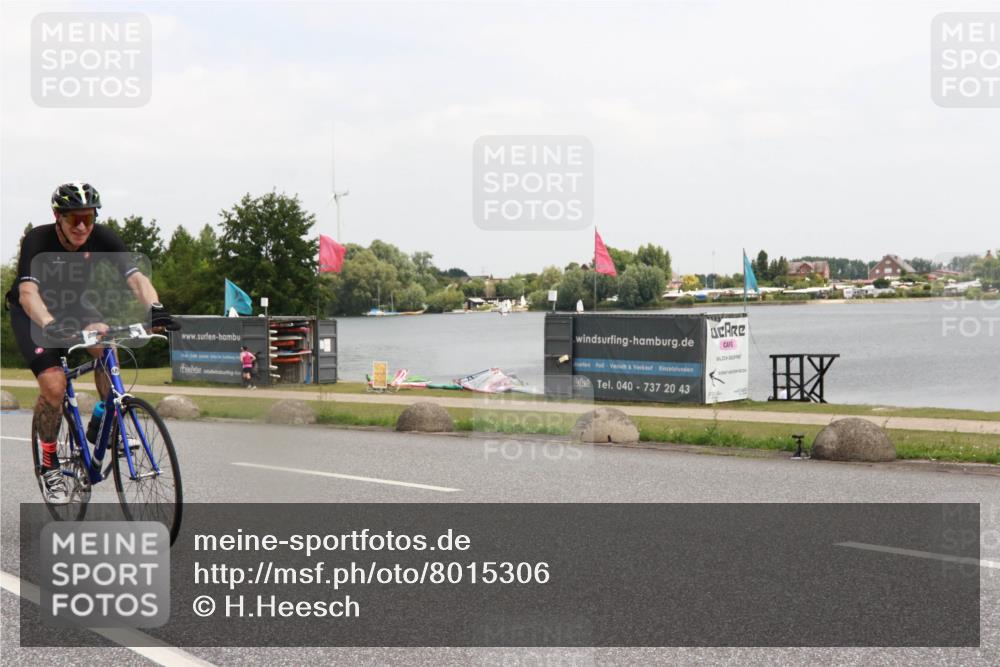21.06.2025 - 27. Vierlanden-Triathlon H.Heesch http://msf.ph/oto/8015306 15.06.2025 12:02:47 Radfahren 815, 834, 888, 965 meine-sportfotos.de