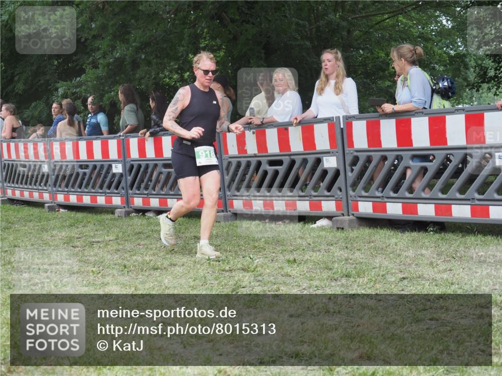 21.06.2025 - 27. Vierlanden-Triathlon KatJ http://msf.ph/oto/8015313 15.06.2025 13:13:16 Ziel 677, 723, 761 meine-sportfotos.de