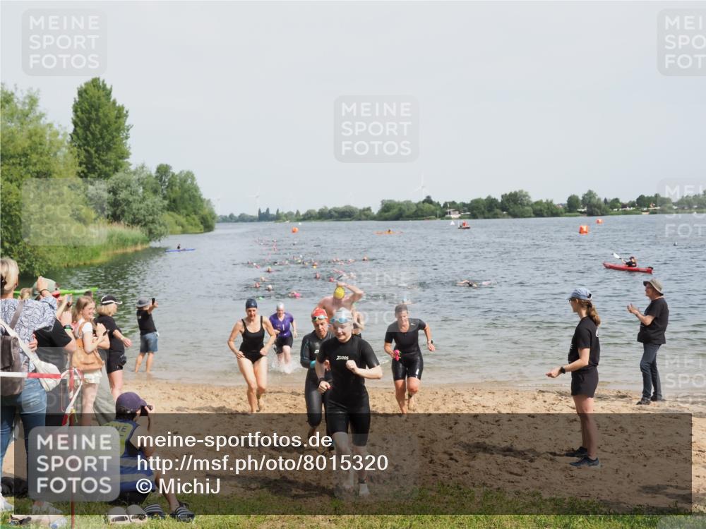 21.06.2025 - 27. Vierlanden-Triathlon MichiJ http://msf.ph/oto/8015320 15.06.2026 10:16:28 Schwimmen 477, 487, 491, 494, 499, 523, 526, 549, 574, 614, 634 meine-sportfotos.de