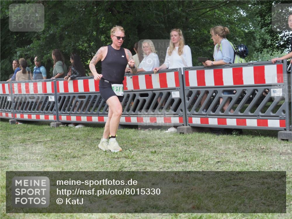 21.06.2025 - 27. Vierlanden-Triathlon KatJ http://msf.ph/oto/8015330 15.06.2025 13:13:17 Ziel 723, 761 meine-sportfotos.de