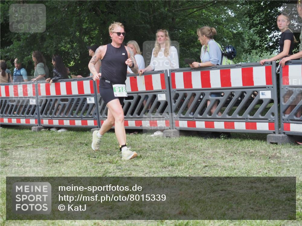 21.06.2025 - 27. Vierlanden-Triathlon KatJ http://msf.ph/oto/8015339 15.06.2025 13:13:17 Ziel 723, 761 meine-sportfotos.de
