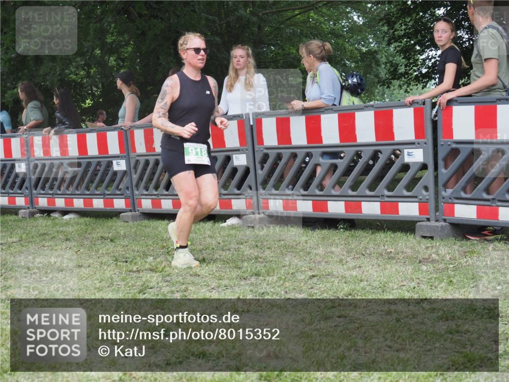 21.06.2025 - 27. Vierlanden-Triathlon KatJ http://msf.ph/oto/8015352 15.06.2025 13:13:17 Ziel 723, 761 meine-sportfotos.de
