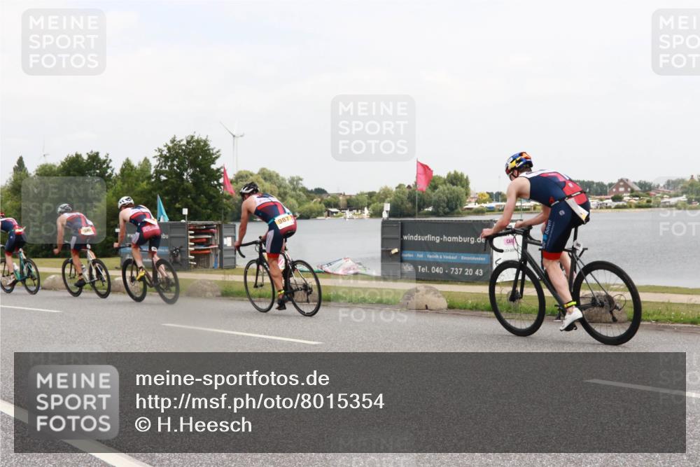 21.06.2025 - 27. Vierlanden-Triathlon H.Heesch http://msf.ph/oto/8015354 15.06.2025 12:02:55 Radfahren 984, 986, 988 meine-sportfotos.de